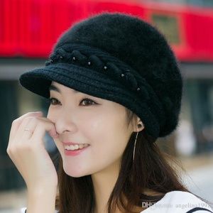 Black Beret knitted Faux Pearl Rabbit fur Beanie